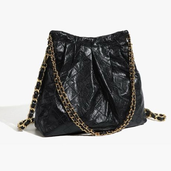 Quilted Black Shoulder Bag Gold Chain Strap Commense - Picture 2 of 6